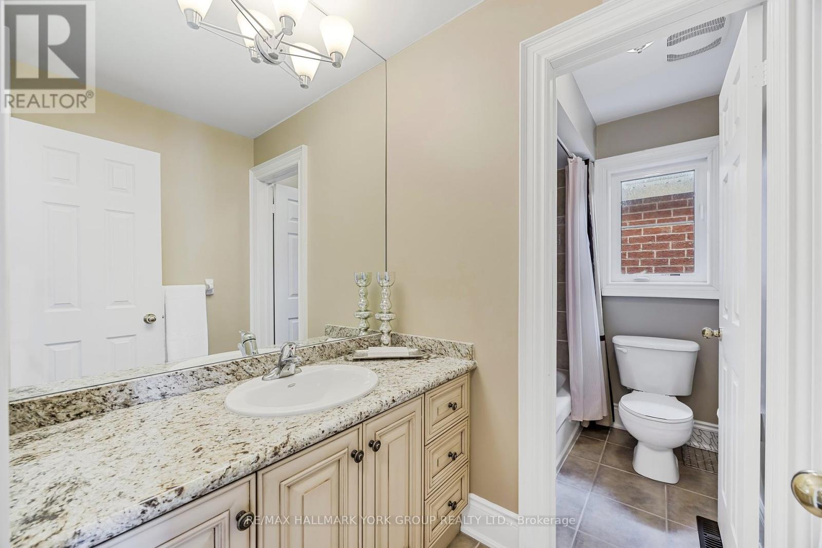 8 - 484 Worthington Avenue, Richmond Hill, Ontario  L4E 0E2 - Photo 13 - N12426369