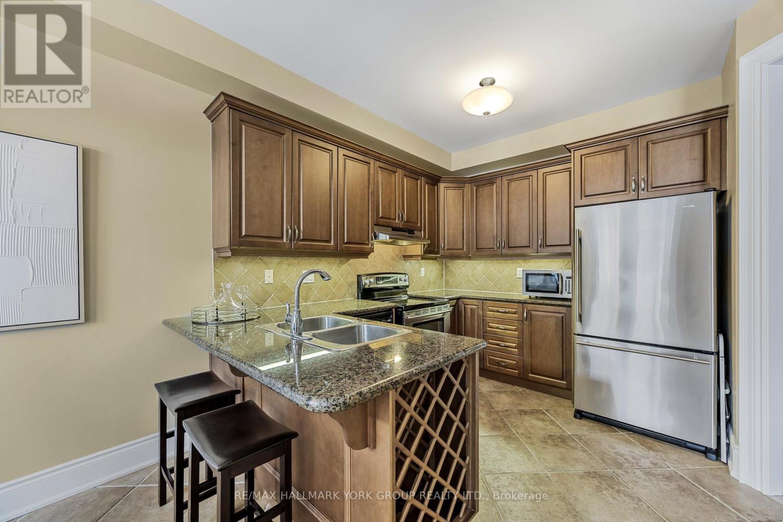 8 - 484 Worthington Avenue, Richmond Hill, Ontario  L4E 0E2 - Photo 5 - N12426369