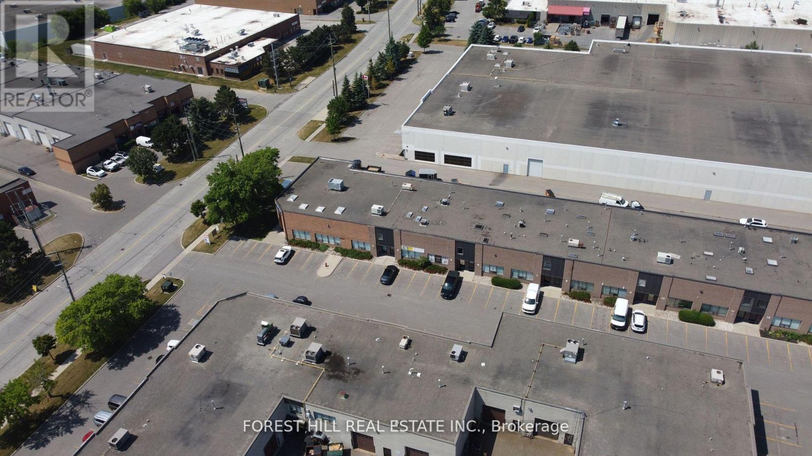 5 - 1211 Gorham Street, Newmarket, Ontario  L3Y 8Y3 - Photo 2 - N12426375
