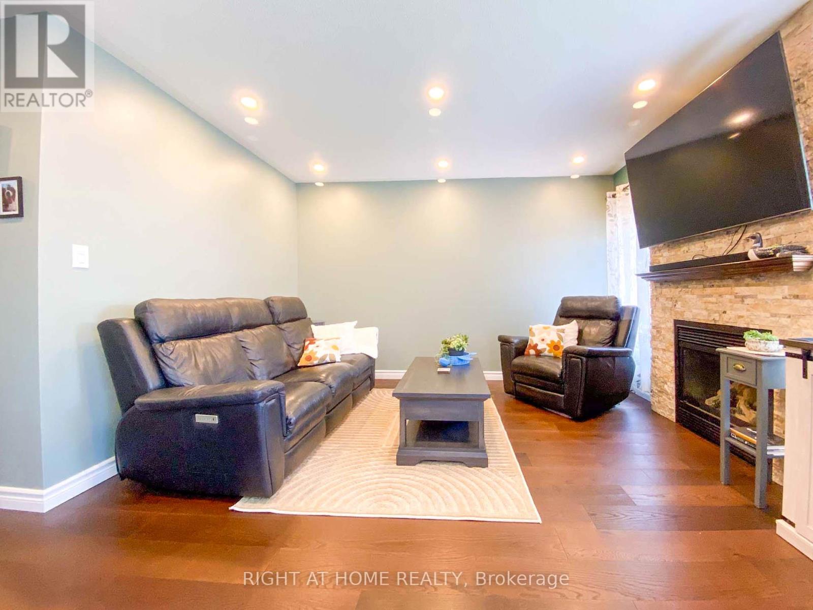 50 Sunridge Street, Richmond Hill, Ontario  L4E 3T7 - Photo 14 - N12426378