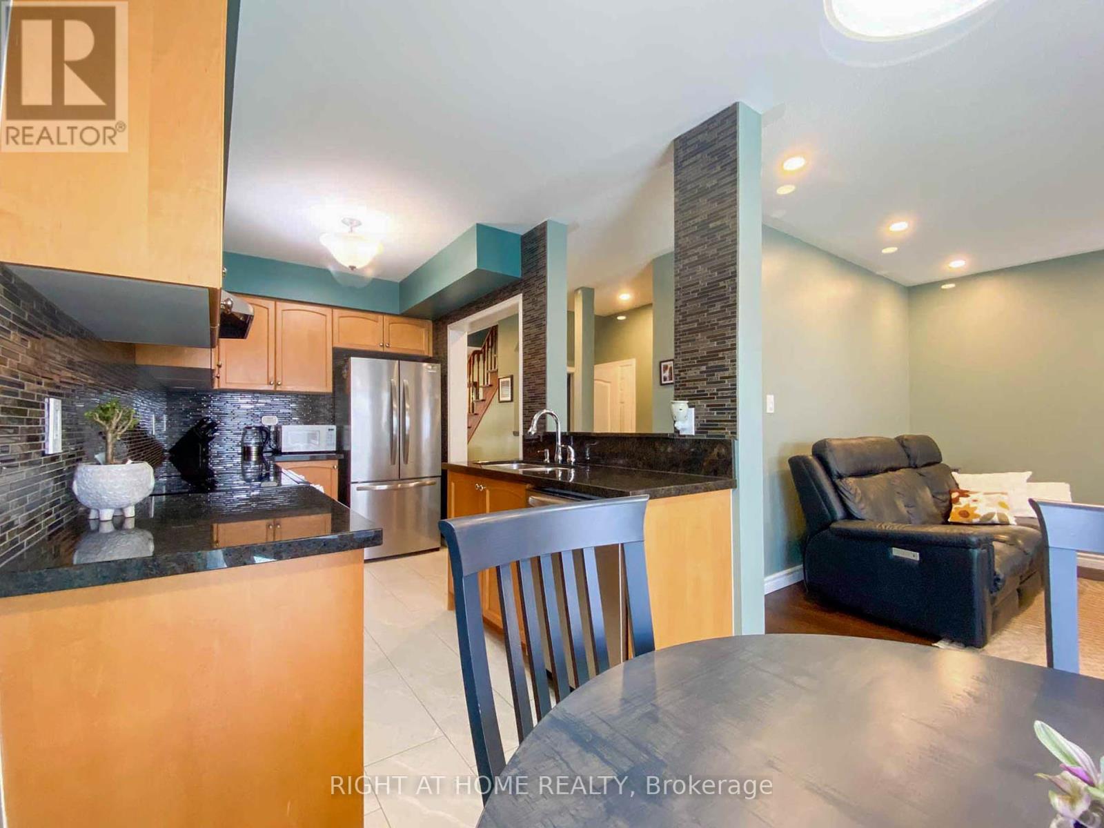 50 Sunridge Street, Richmond Hill, Ontario  L4E 3T7 - Photo 16 - N12426378