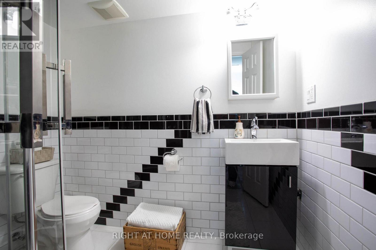 50 Sunridge Street, Richmond Hill, Ontario  L4E 3T7 - Photo 34 - N12426378