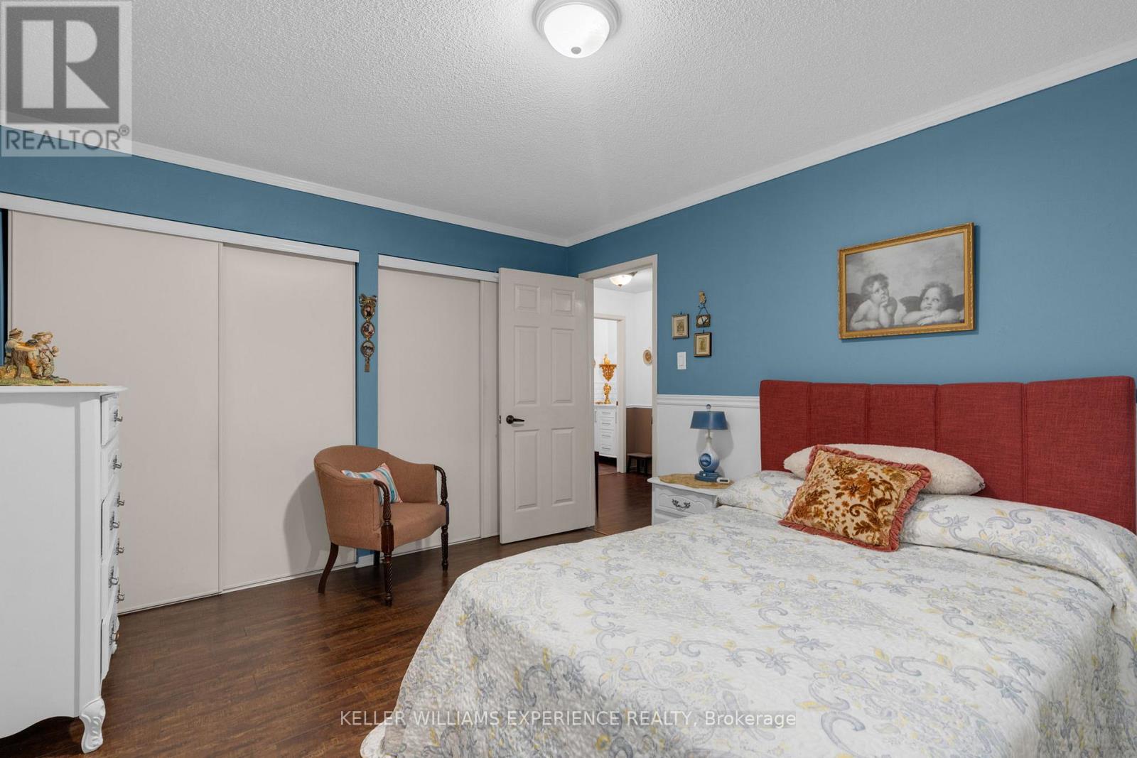 204 Dyer Drive, Wasaga Beach, Ontario  L9Z 1L9 - Photo 11 - S12426319
