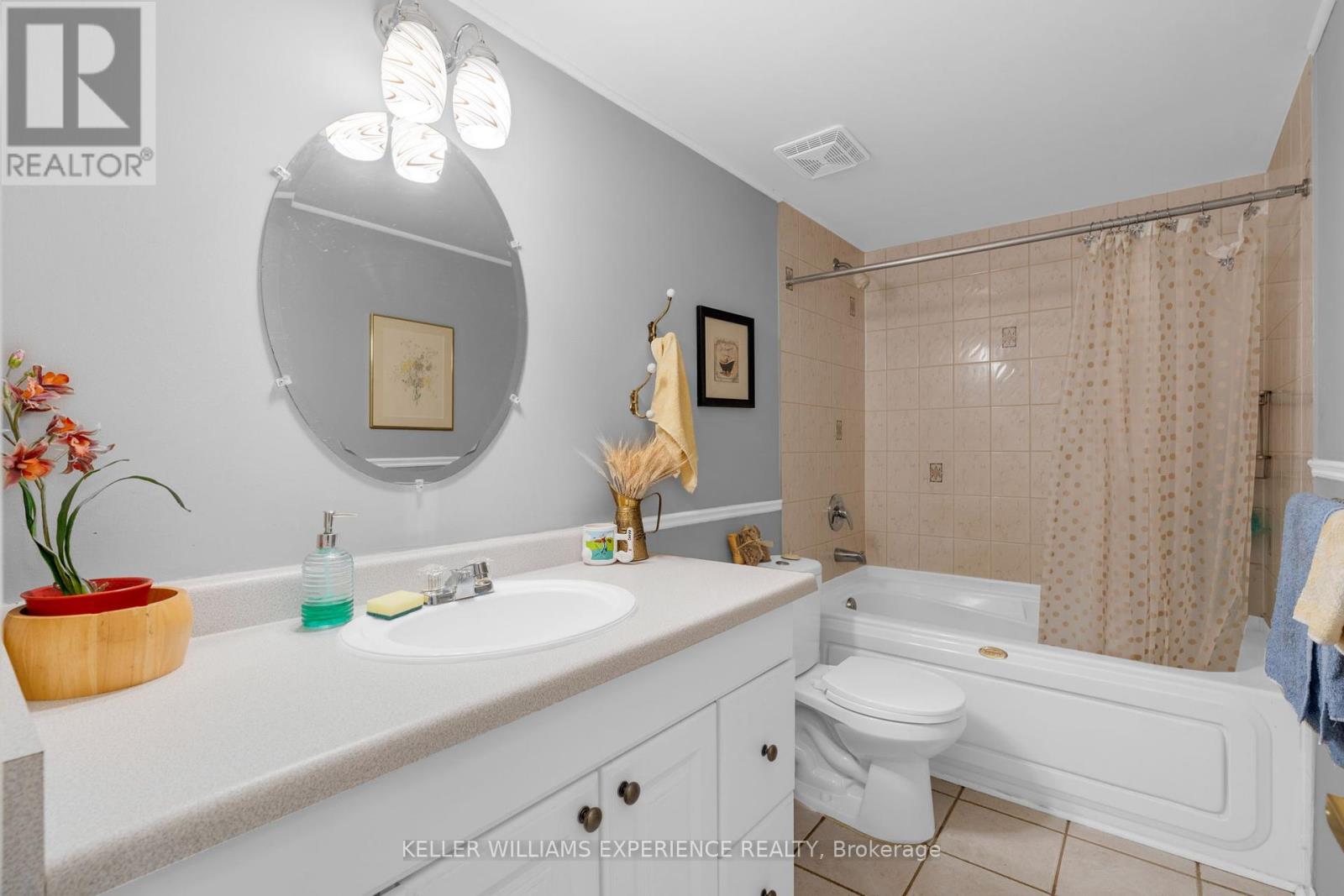 204 Dyer Drive, Wasaga Beach, Ontario  L9Z 1L9 - Photo 15 - S12426319