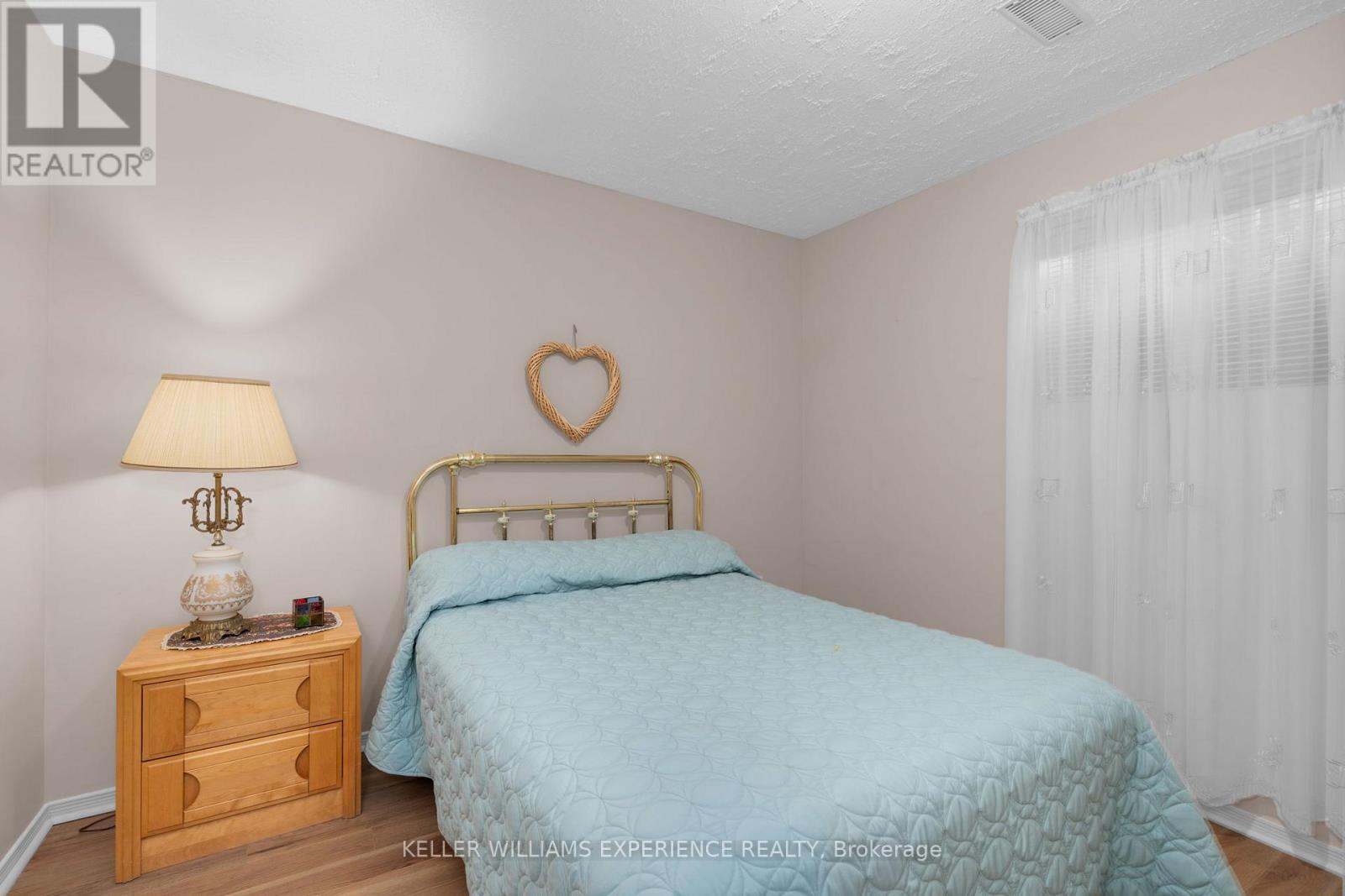 204 Dyer Drive, Wasaga Beach, Ontario  L9Z 1L9 - Photo 16 - S12426319