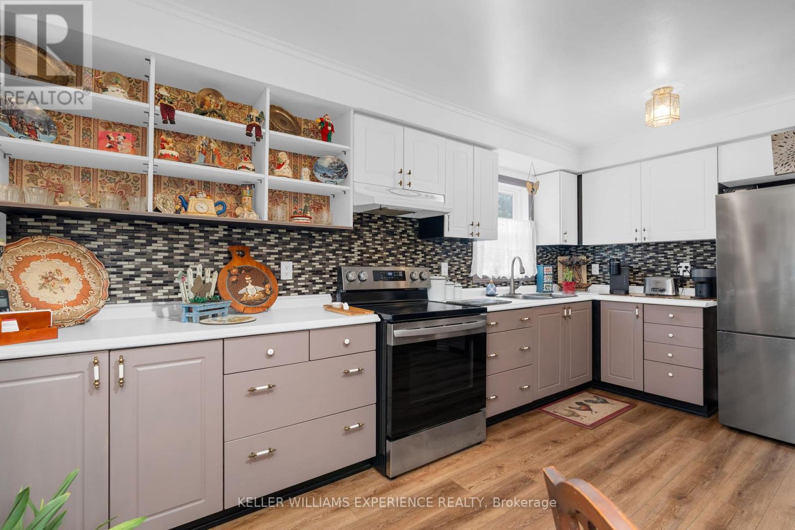 204 Dyer Drive, Wasaga Beach, Ontario  L9Z 1L9 - Photo 3 - S12426319