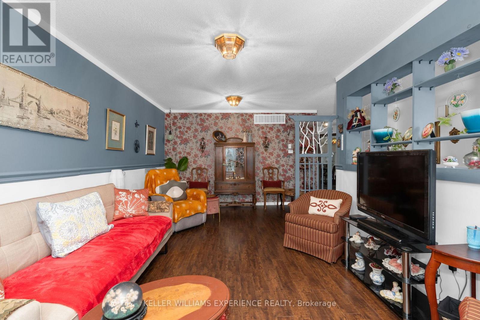 204 Dyer Drive, Wasaga Beach, Ontario  L9Z 1L9 - Photo 4 - S12426319