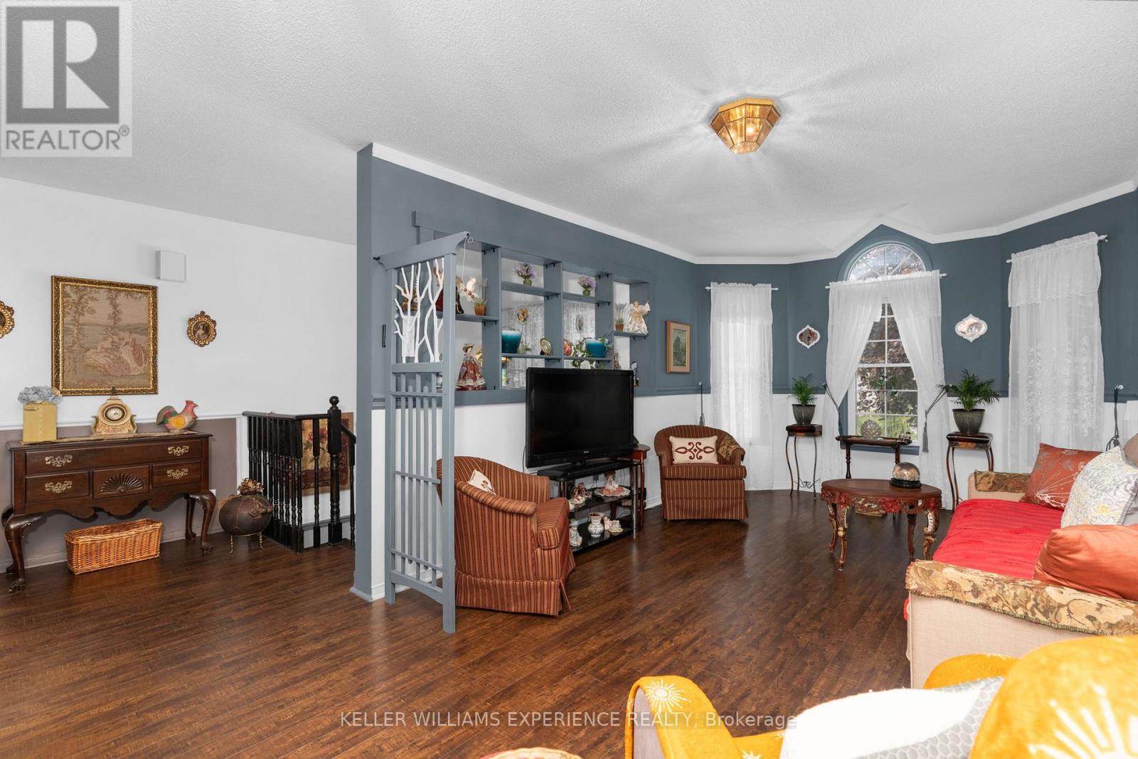 204 Dyer Drive, Wasaga Beach, Ontario  L9Z 1L9 - Photo 5 - S12426319