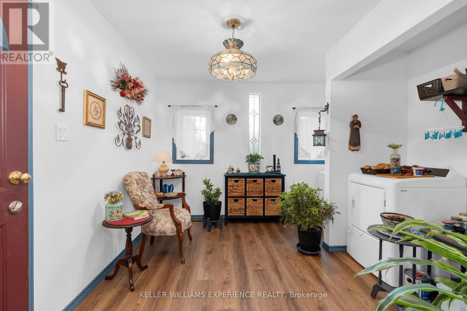 204 Dyer Drive, Wasaga Beach, Ontario  L9Z 1L9 - Photo 6 - S12426319