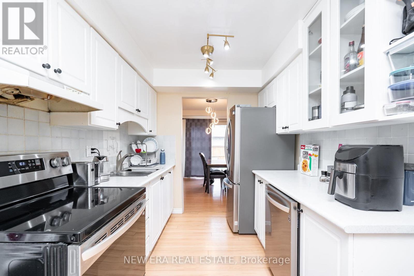 34 Lampman Lane, Barrie, Ontario  L4N 5B1 - Photo 16 - S12426397