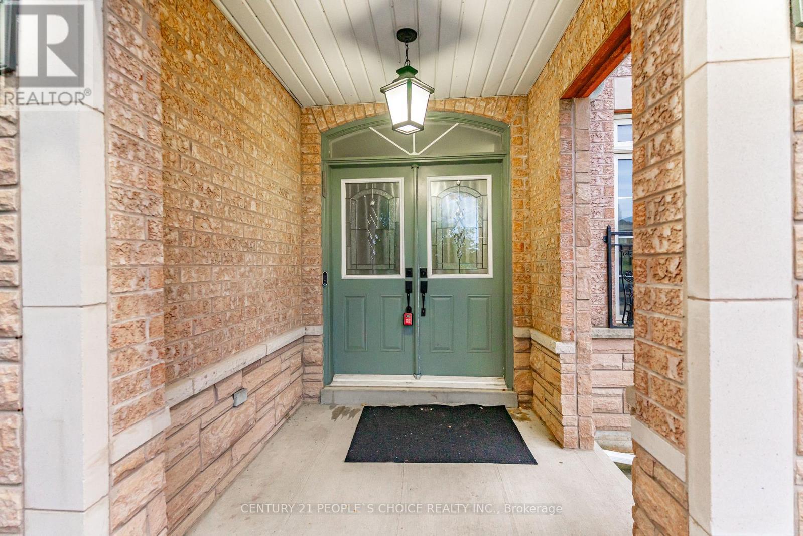 39 Huntspoint Drive, Brampton, Ontario  L6P 2E9 - Photo 4 - W12426244