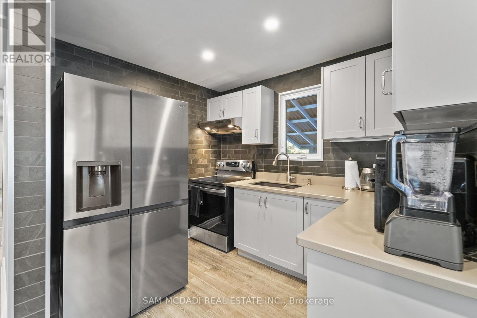 1140 Halliday Avenue, Mississauga, Ontario  L5E 1P9 - Photo 12 - W12426266