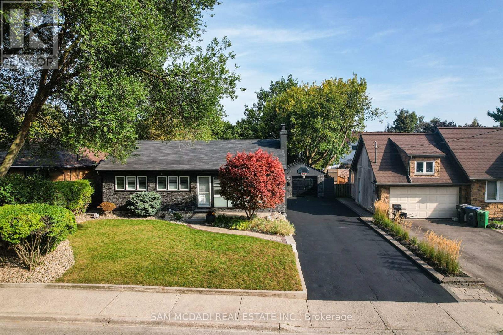 1140 Halliday Avenue, Mississauga, Ontario  L5E 1P9 - Photo 2 - W12426266