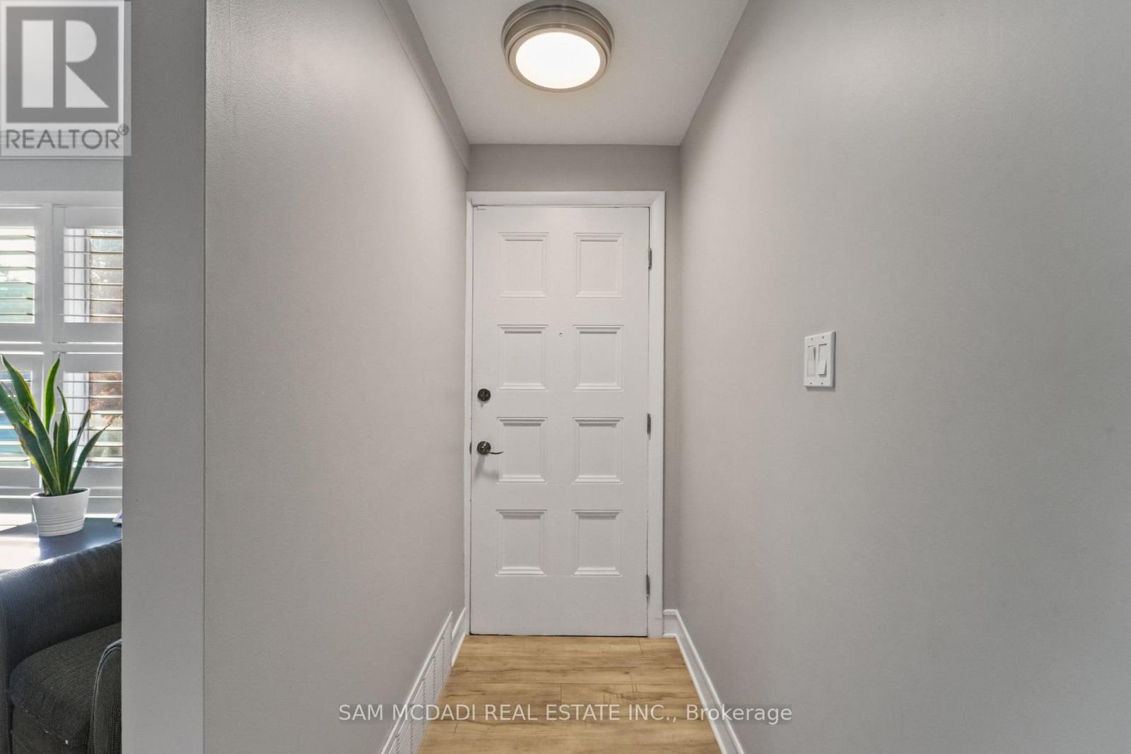 1140 Halliday Avenue, Mississauga, Ontario  L5E 1P9 - Photo 4 - W12426266