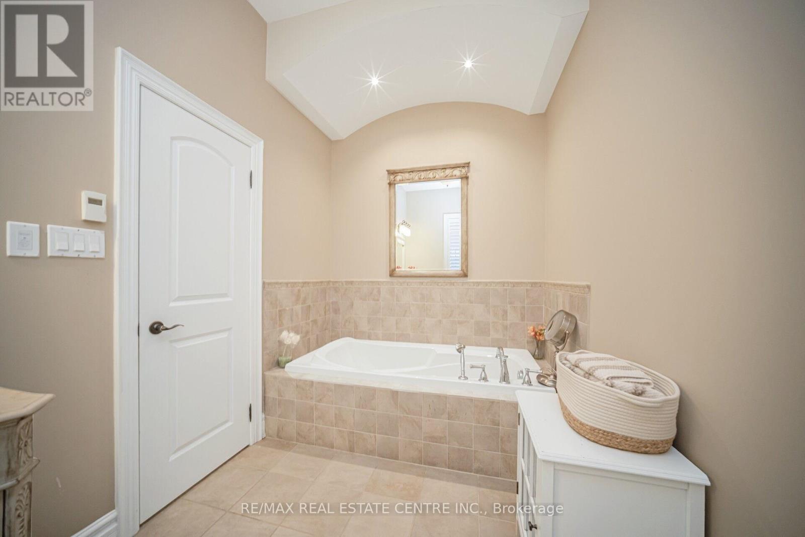 14645 5 Side Road, Halton Hills, Ontario  L4G 4S5 - Photo 21 - W12426269