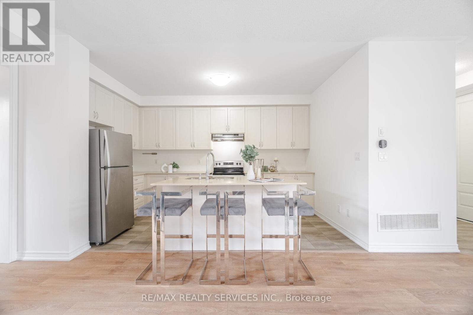 247 Clockwork Drive, Brampton, Ontario  L7A 5C7 - Photo 12 - W12426292