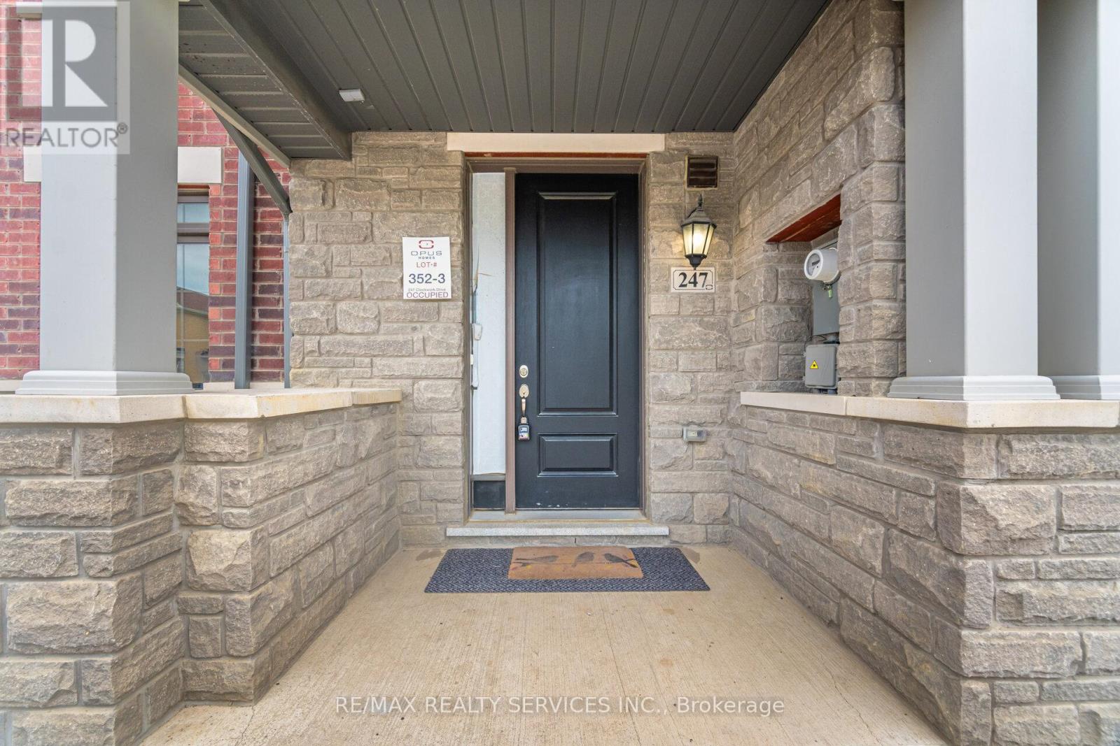 247 Clockwork Drive, Brampton, Ontario  L7A 5C7 - Photo 3 - W12426292