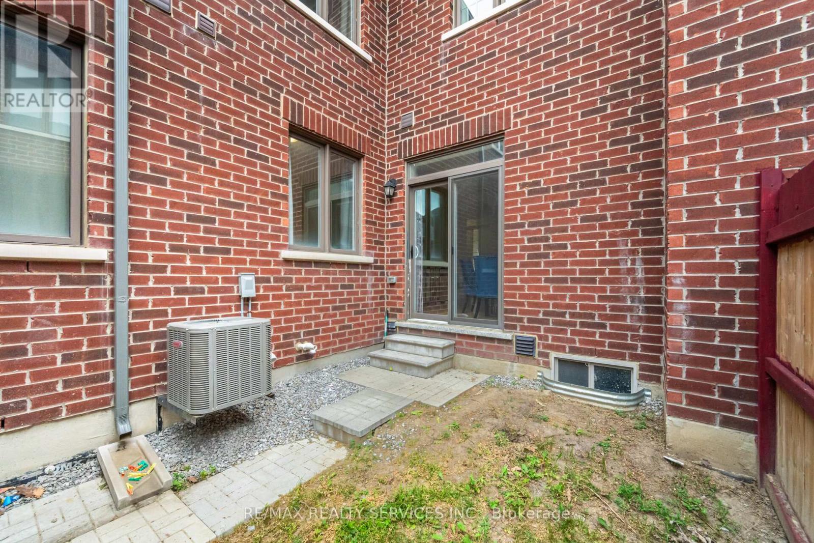 247 Clockwork Drive, Brampton, Ontario  L7A 5C7 - Photo 36 - W12426292
