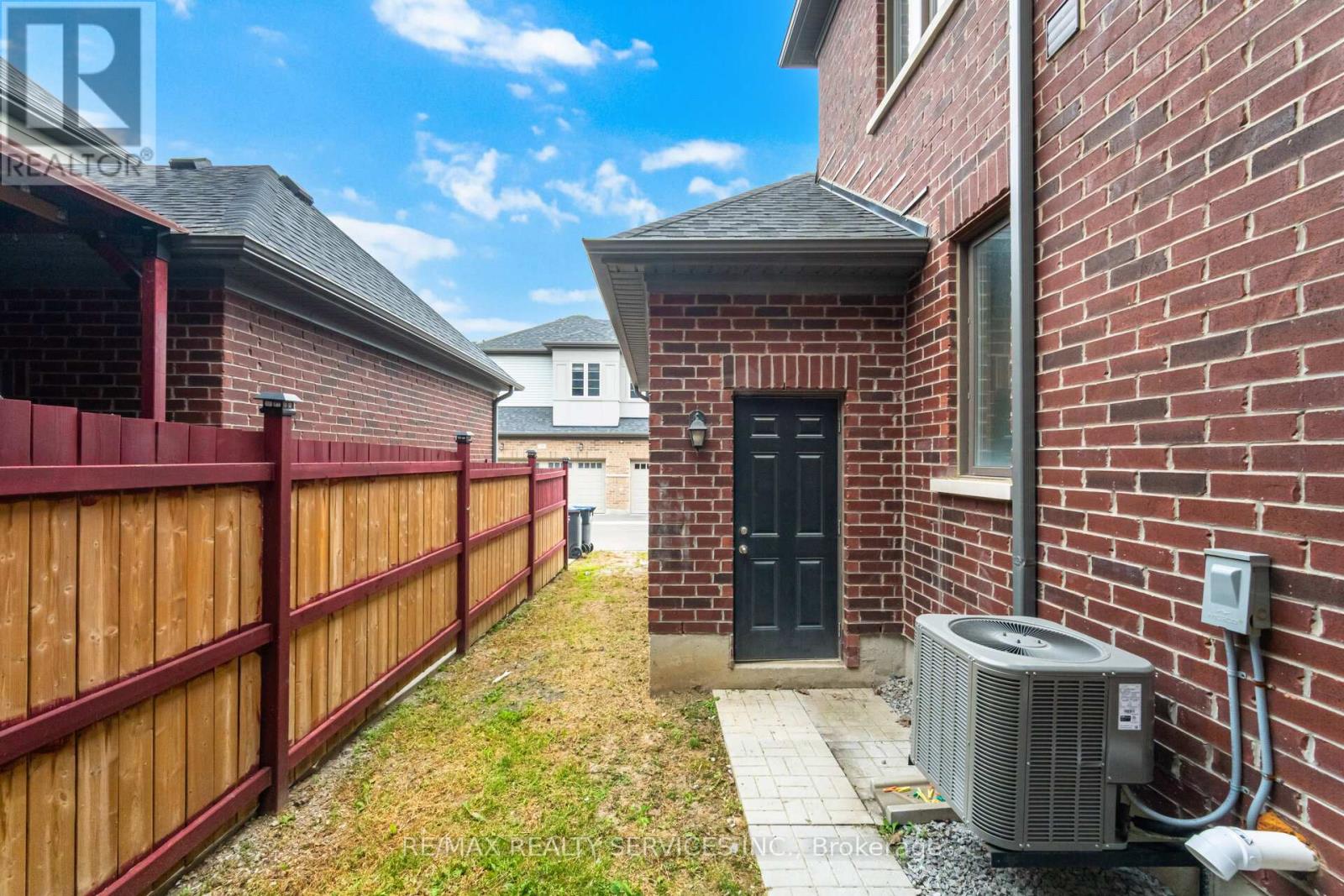 247 Clockwork Drive, Brampton, Ontario  L7A 5C7 - Photo 37 - W12426292