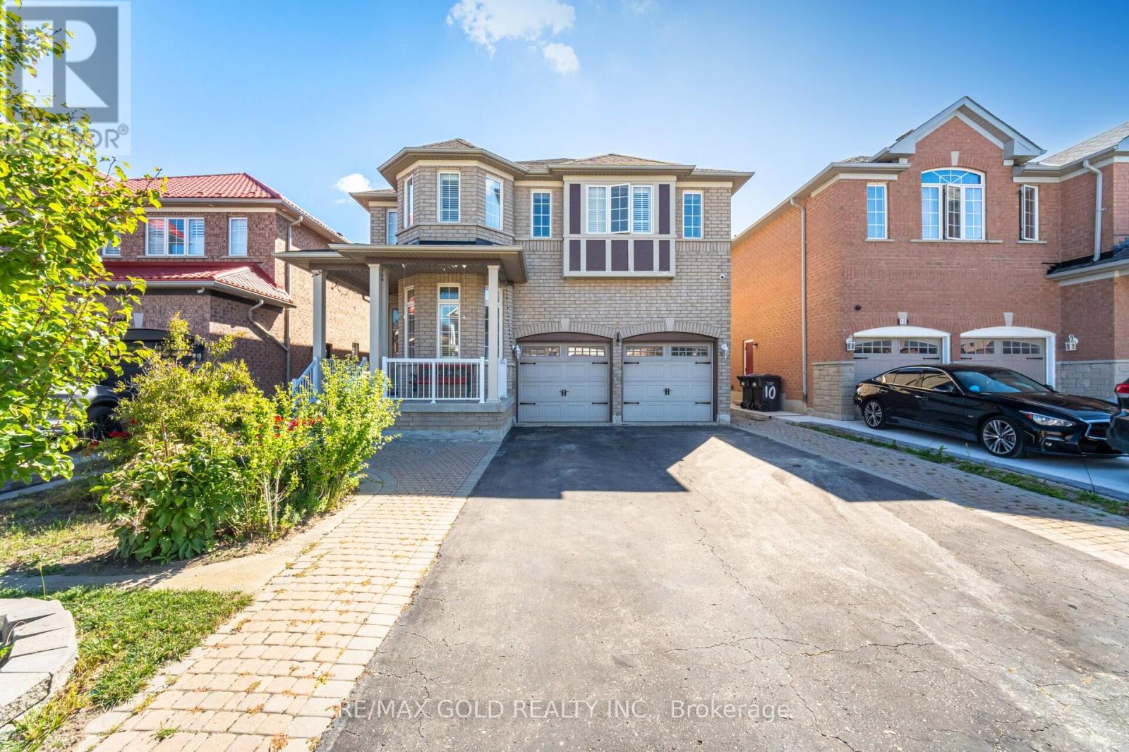 8 GORERIDGE CRESCENT, Brampton, Ontario