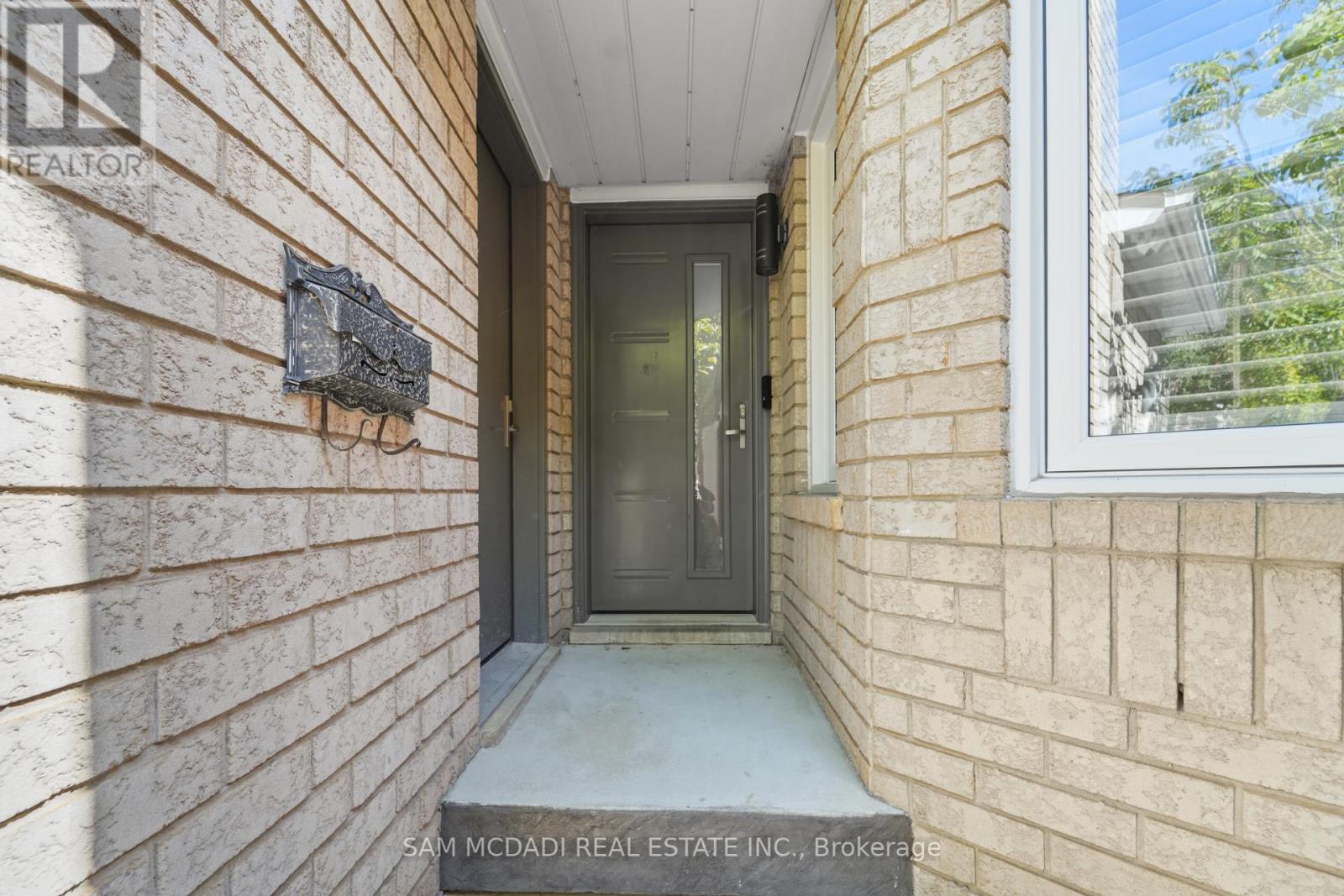 385 Turnberry Crescent, Mississauga, Ontario  L4Z 3W3 - Photo 6 - W12426360