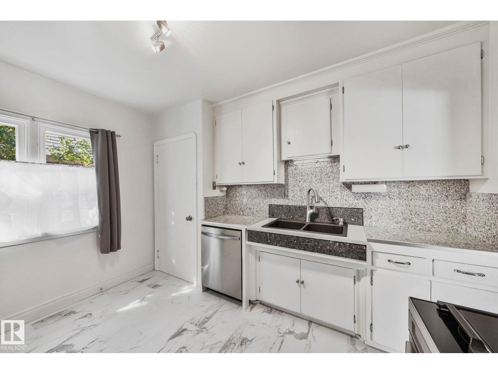 11522 101 St Nw, Edmonton, Alberta  T5G 0E9 - Photo 4 - E4458571