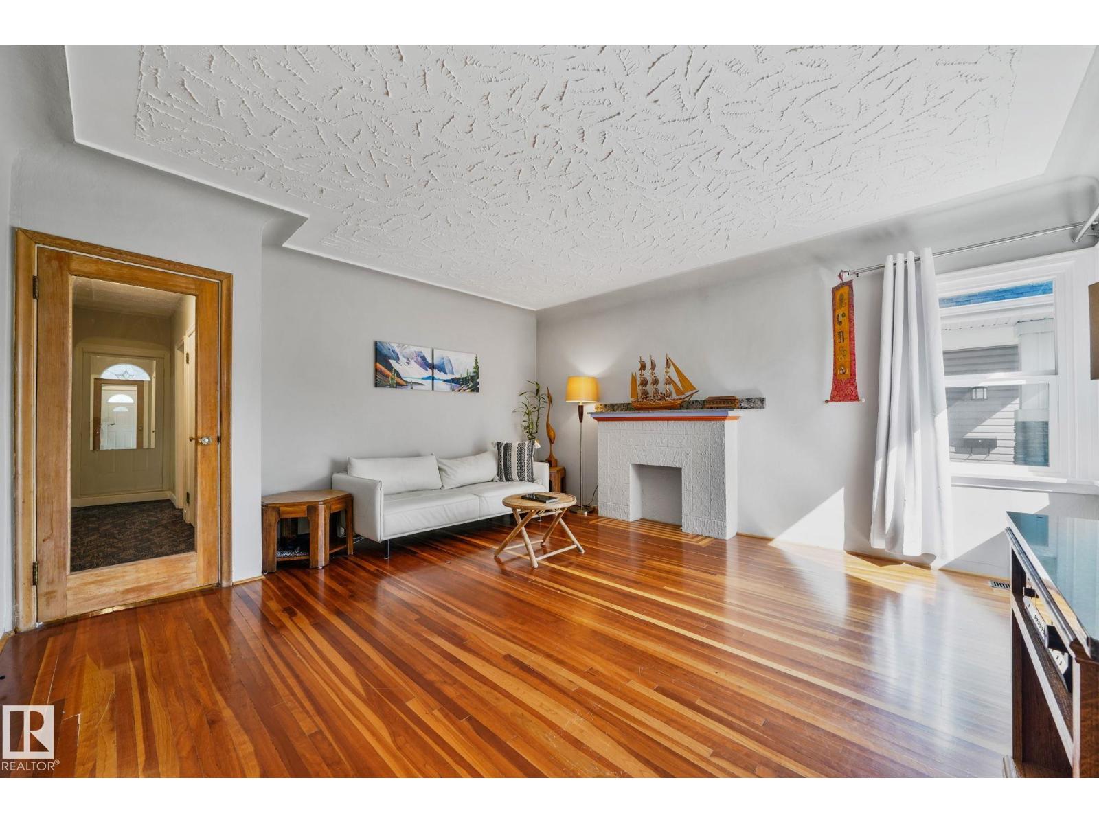 11522 101 St Nw, Edmonton, Alberta  T5G 0E9 - Photo 3 - E4458571