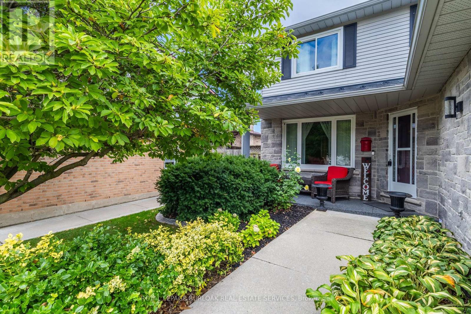 106 Maple Drive, Hamilton, Ontario  L8G 4S4 - Photo 3 - X12426340