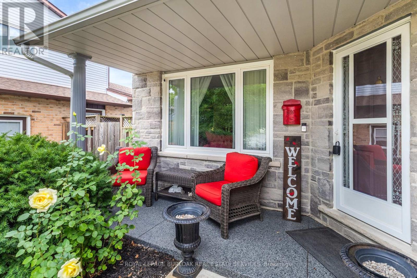 106 Maple Drive, Hamilton, Ontario  L8G 4S4 - Photo 4 - X12426340