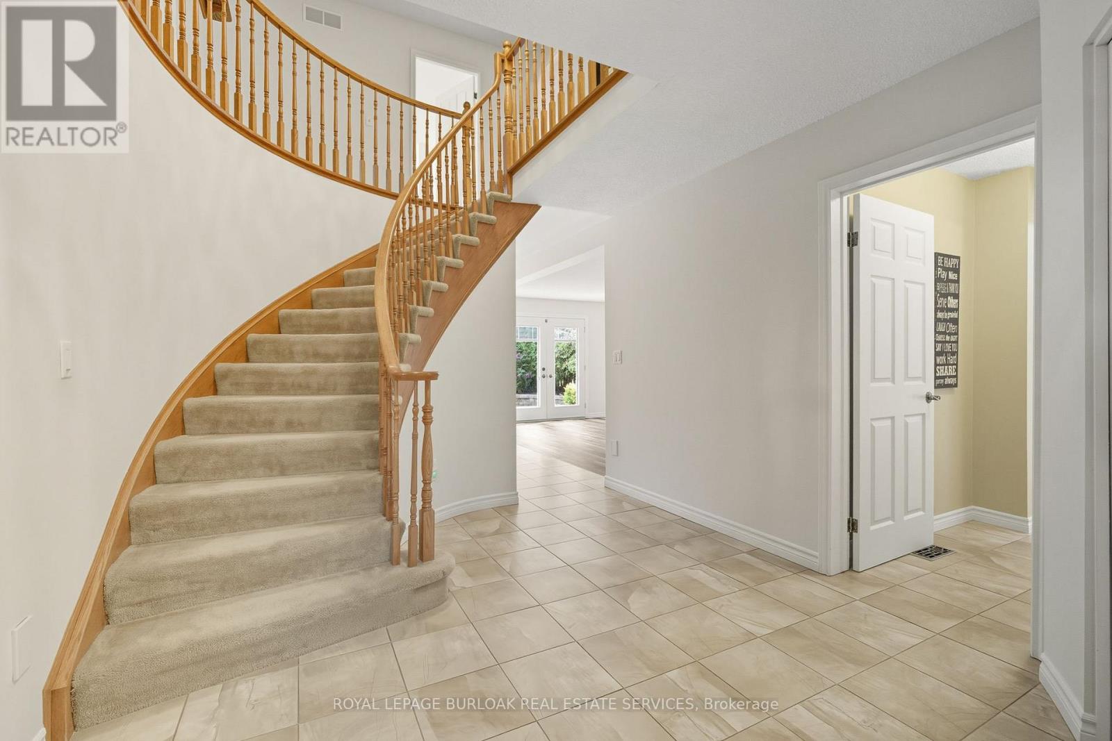 106 Maple Drive, Hamilton, Ontario  L8G 4S4 - Photo 5 - X12426340
