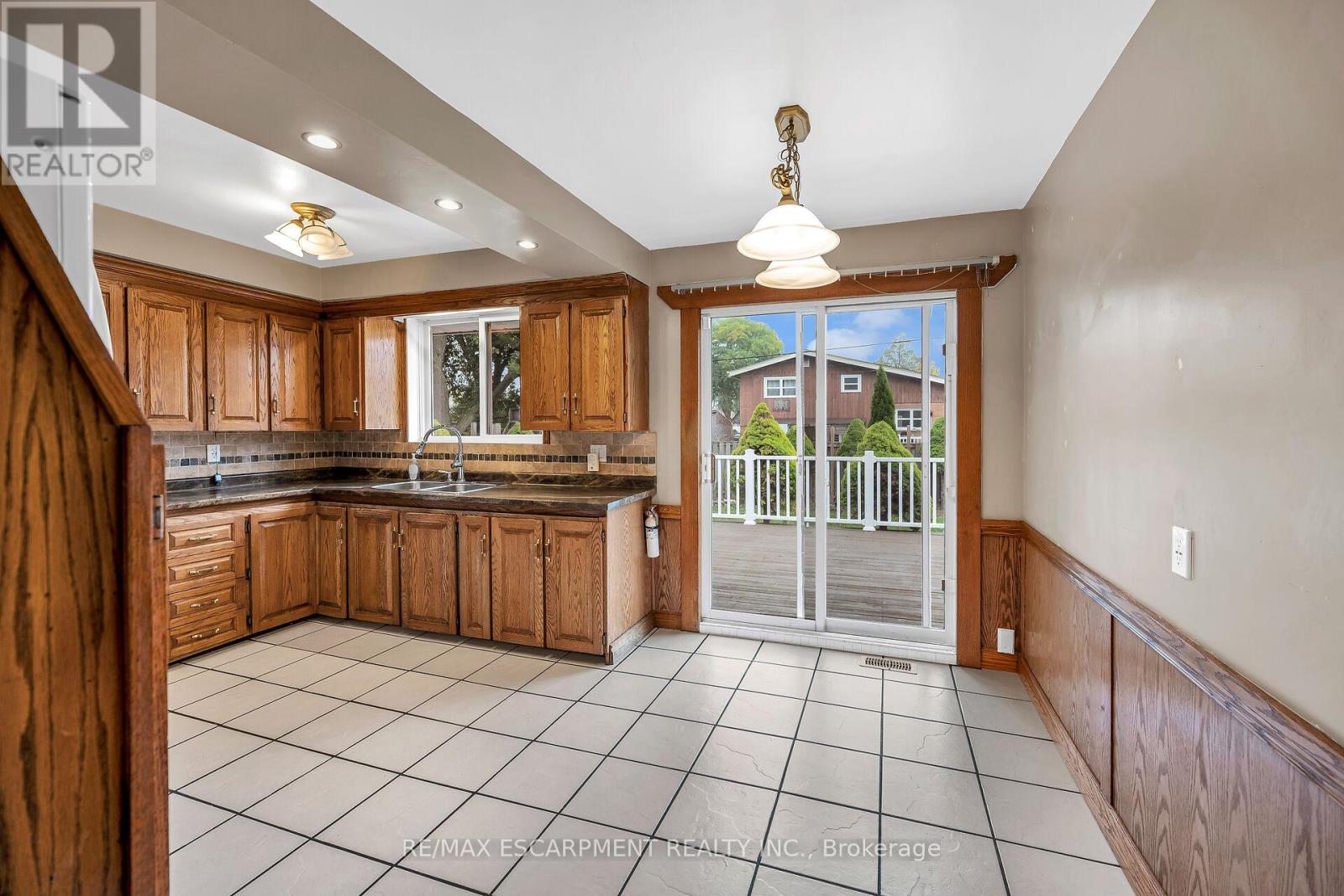85 East 45th Street, Hamilton, Ontario  L8T 3J9 - Photo 12 - X12426353