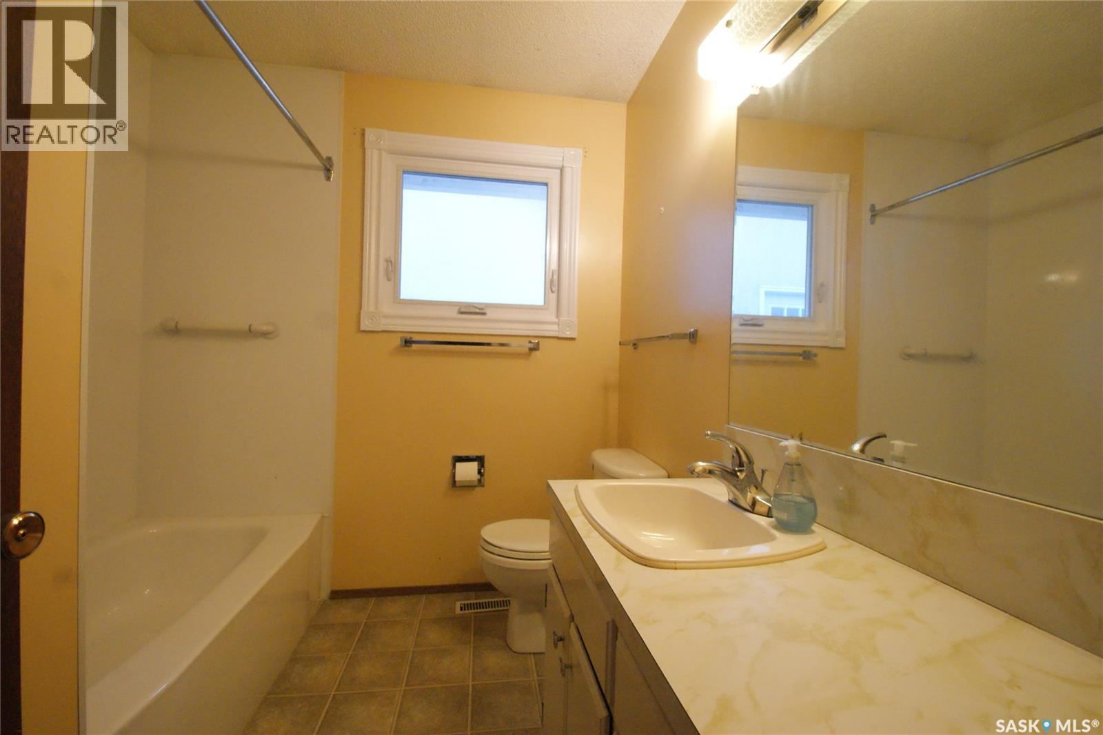402 Mckercher Drive, Saskatoon, Saskatchewan  S7H 3W5 - Photo 10 - SK019311