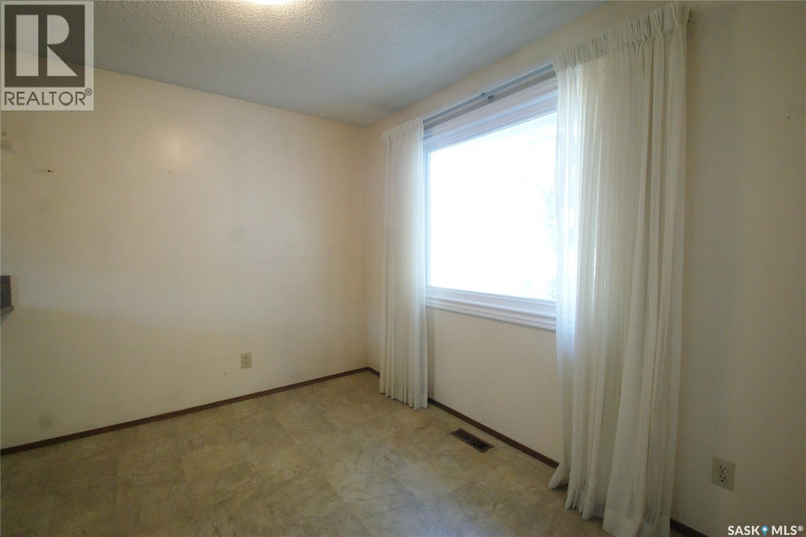 402 Mckercher Drive, Saskatoon, Saskatchewan  S7H 3W5 - Photo 5 - SK019311