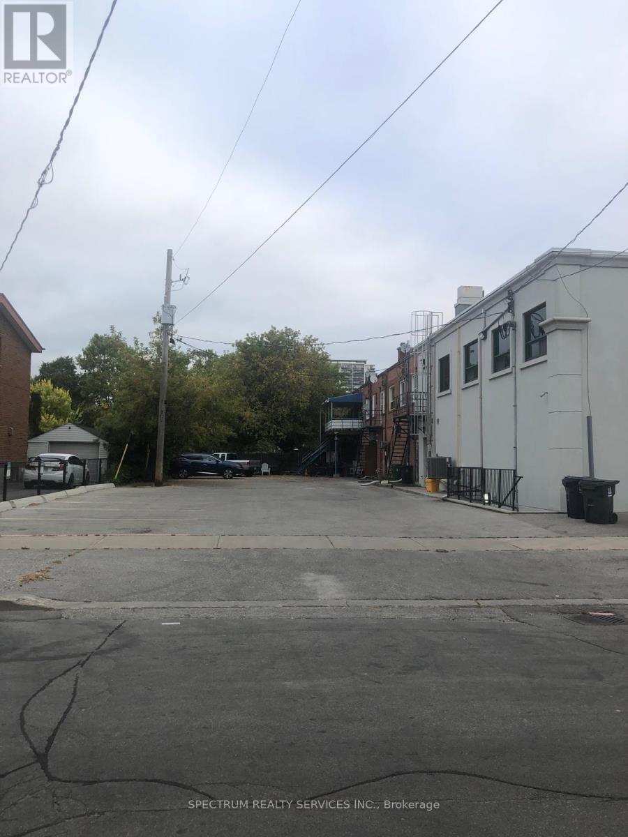 2906 Dufferin Street, Toronto, Ontario  M6B 3S8 - Photo 6 - W12412167