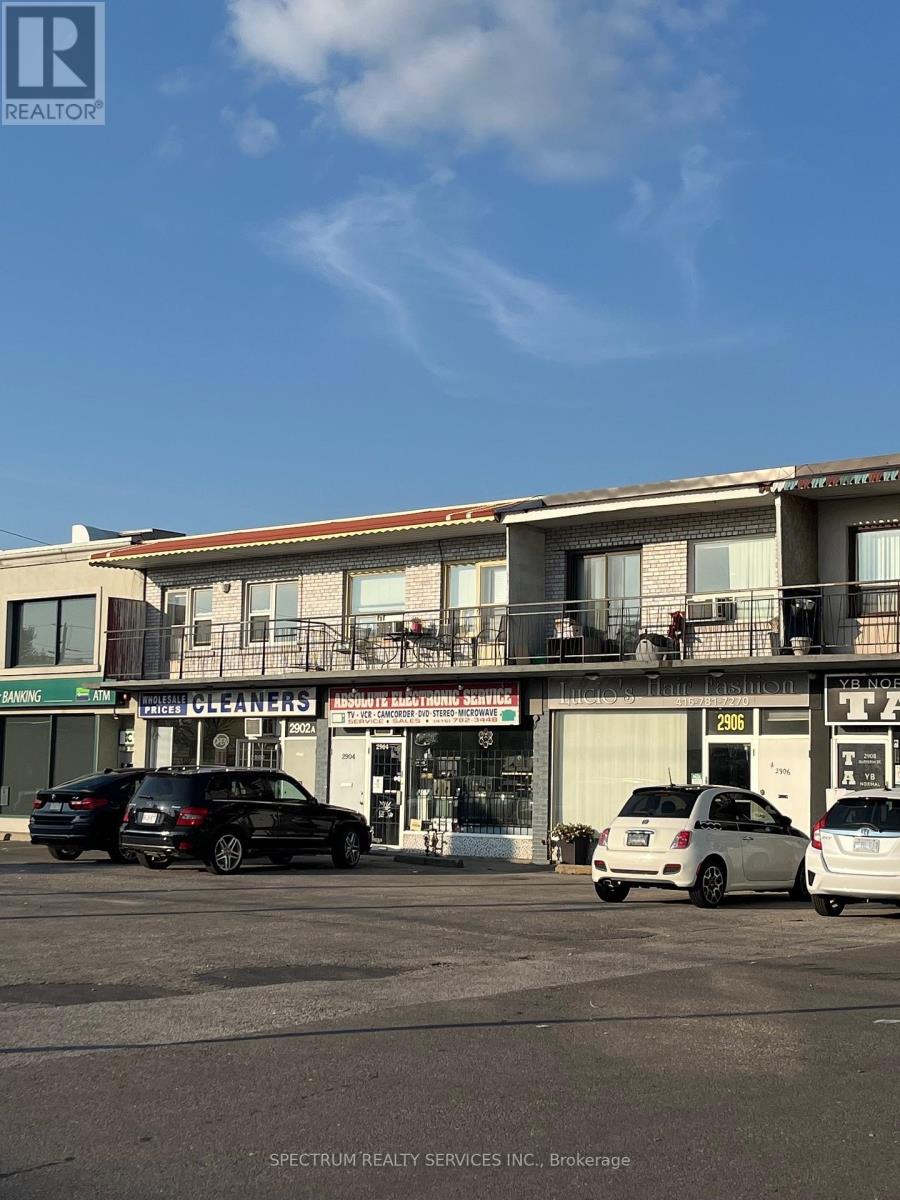 2906 DUFFERIN STREET, Toronto, Ontario