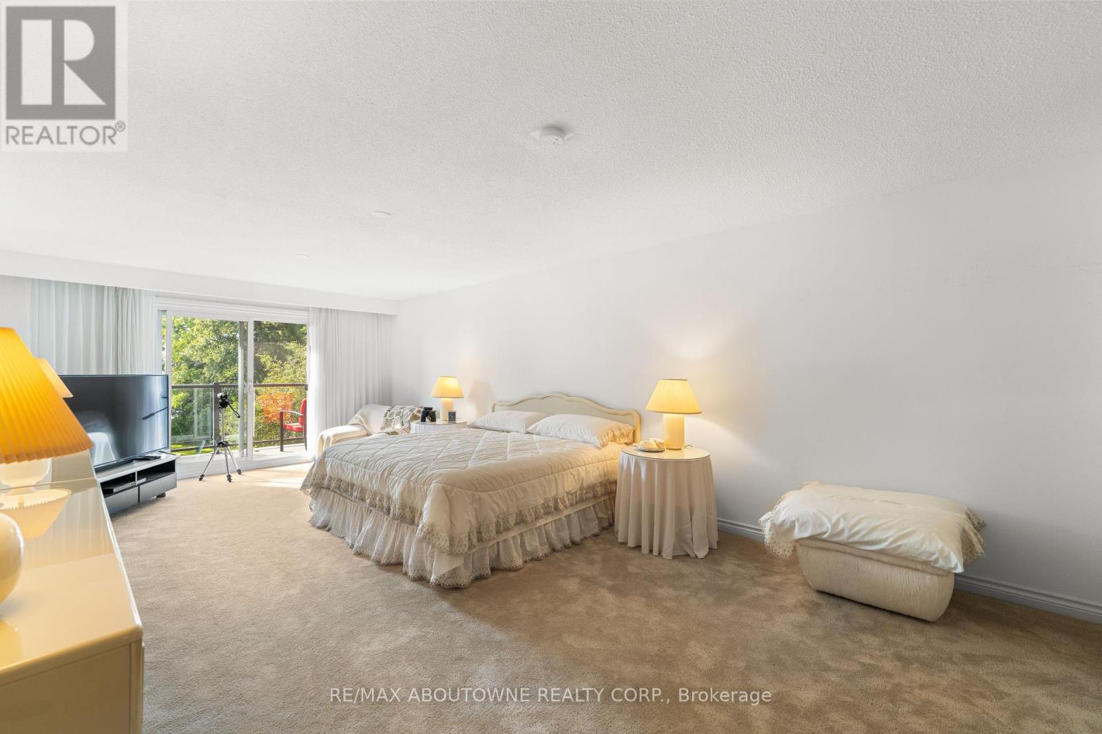 20 Arkendo Drive, Oakville, Ontario  L6J 5T9 - Photo 19 - W12416294