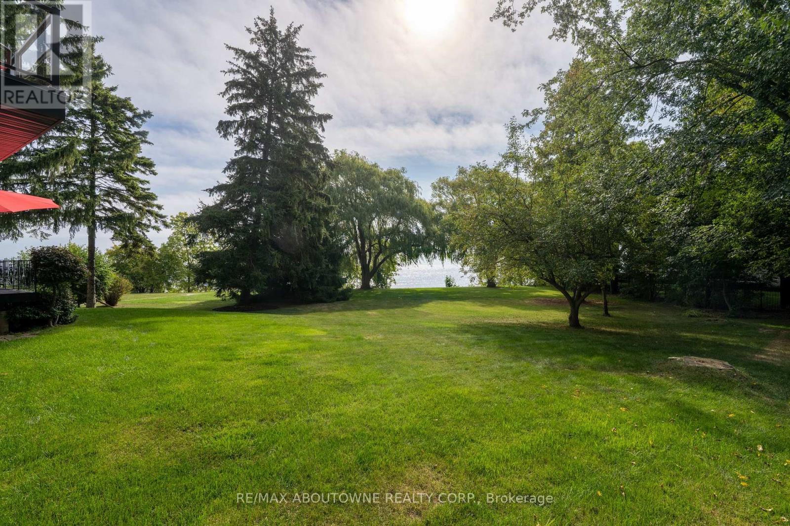 20 Arkendo Drive, Oakville, Ontario  L6J 5T9 - Photo 5 - W12416294