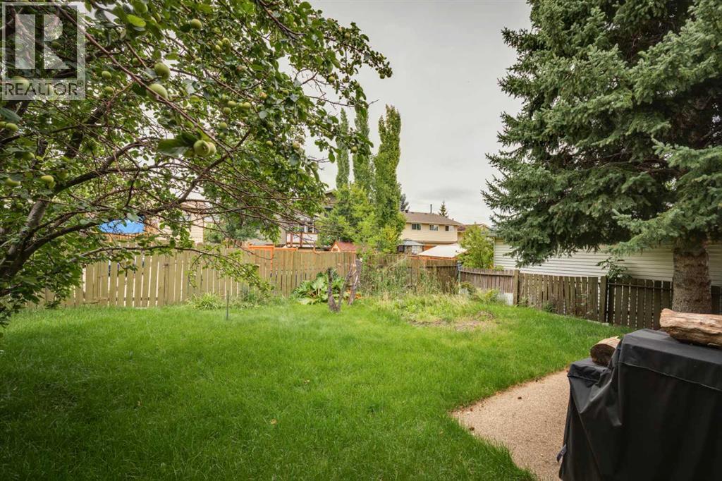 24 Strathcona Close Sw, Calgary, Alberta  T3H 1L3 - Photo 32 - A2249864