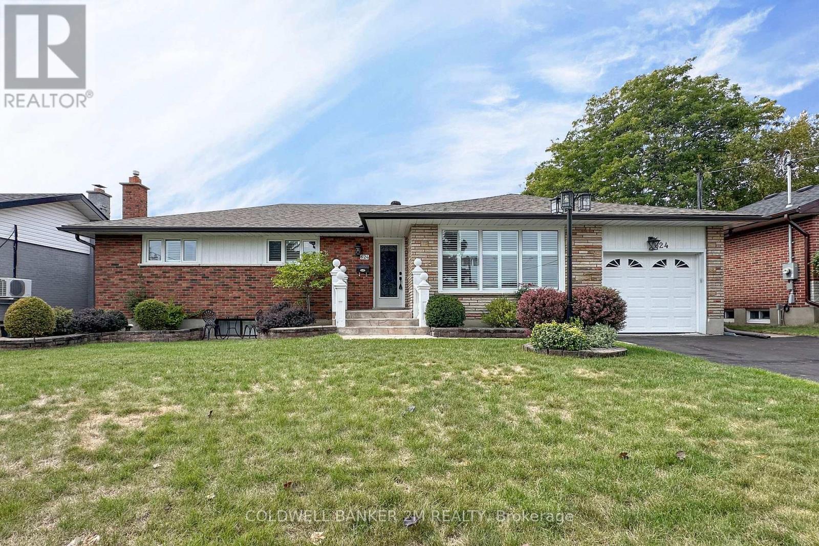 624 Gibbons Street, Oshawa, Ontario  L1J 4Z8 - Photo 1 - E12426613