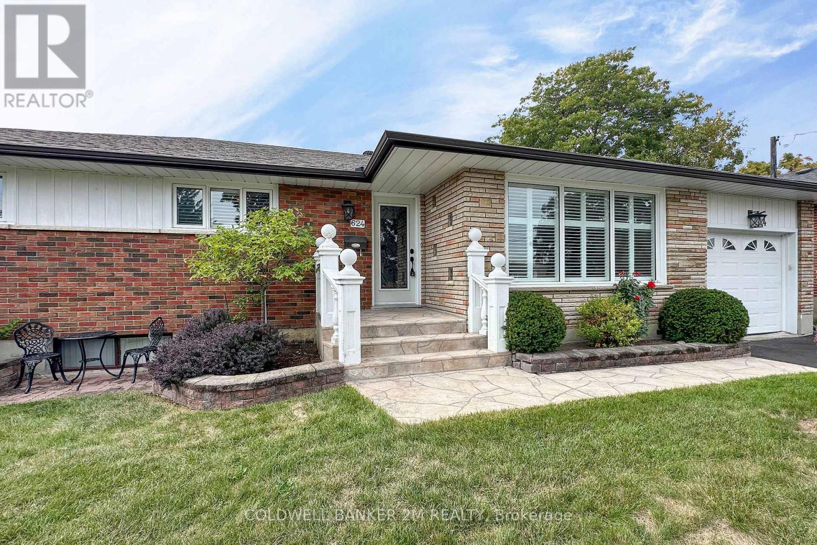 624 Gibbons Street, Oshawa, Ontario  L1J 4Z8 - Photo 2 - E12426613