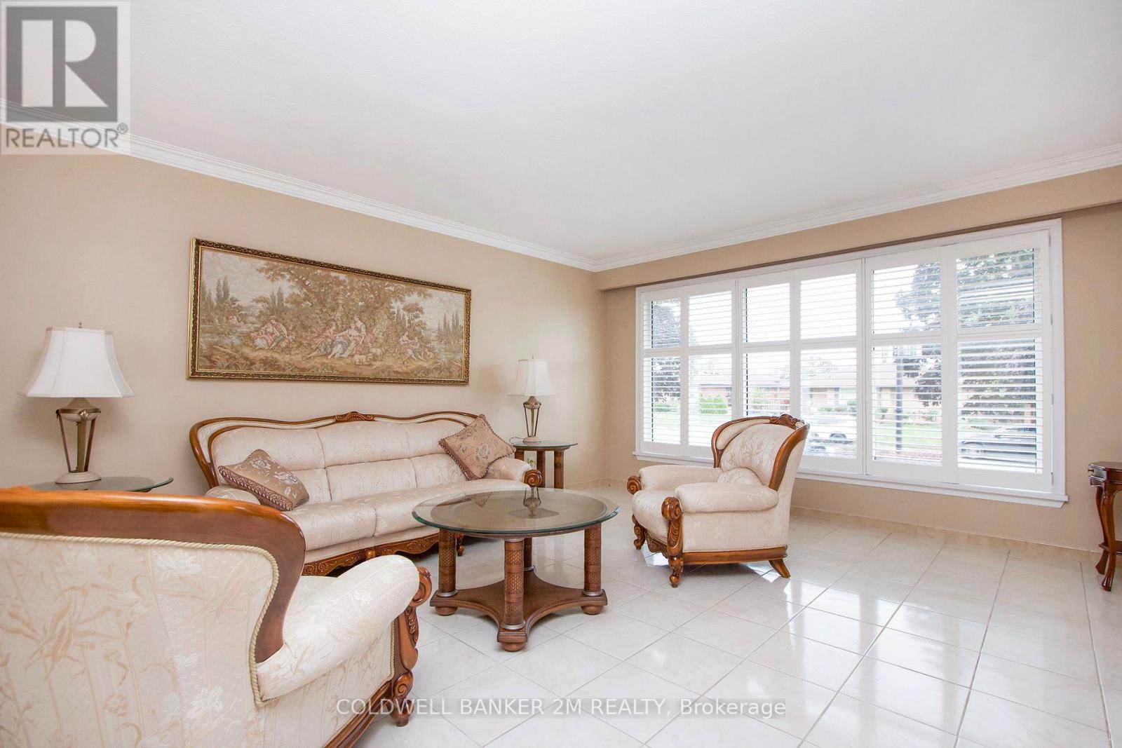 624 Gibbons Street, Oshawa, Ontario  L1J 4Z8 - Photo 4 - E12426613