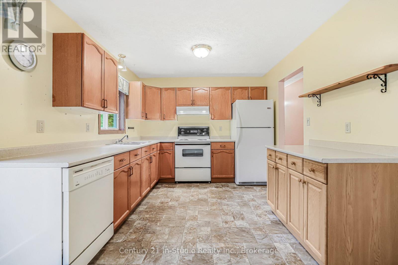 526 Crawford Street, Saugeen Shores, Ontario  N0H 2C2 - Photo 14 - X12426573