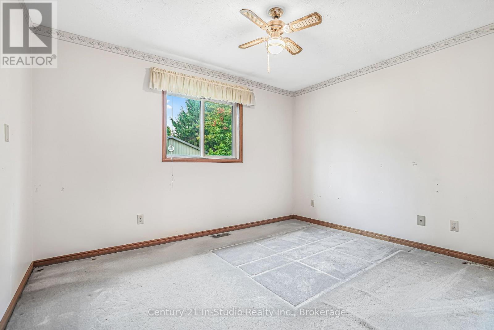 526 Crawford Street, Saugeen Shores, Ontario  N0H 2C2 - Photo 16 - X12426573