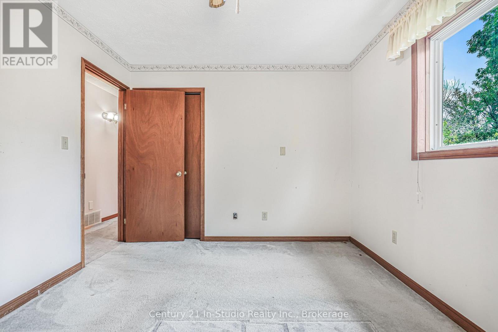 526 Crawford Street, Saugeen Shores, Ontario  N0H 2C2 - Photo 17 - X12426573