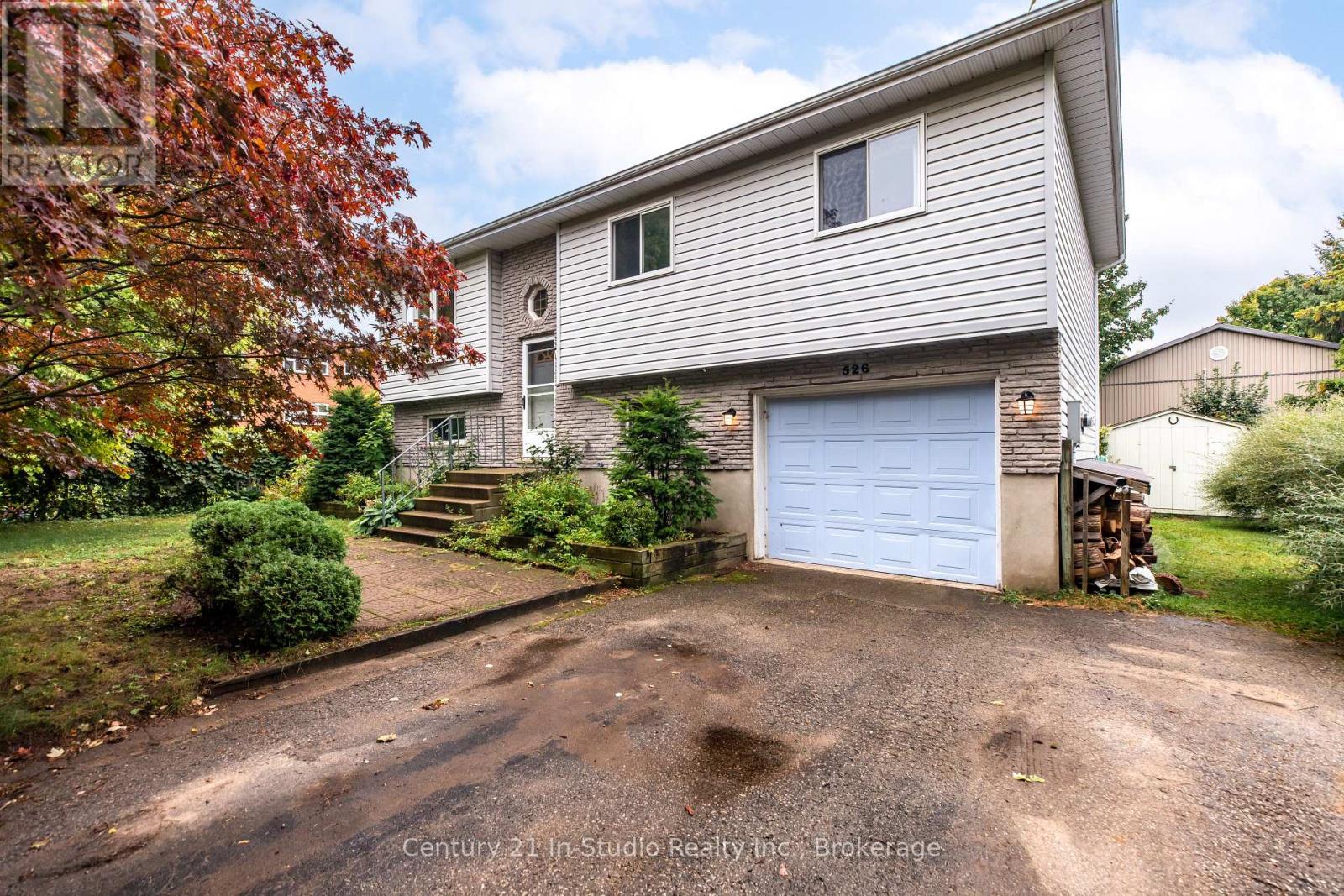 526 Crawford Street, Saugeen Shores, Ontario  N0H 2C2 - Photo 2 - X12426573