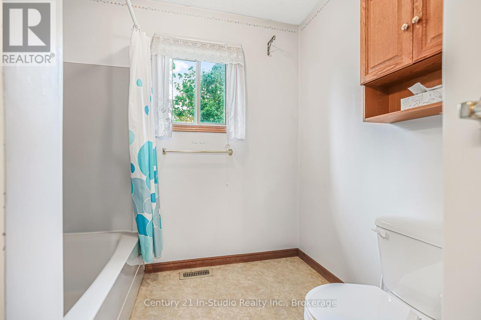526 Crawford Street, Saugeen Shores, Ontario  N0H 2C2 - Photo 22 - X12426573