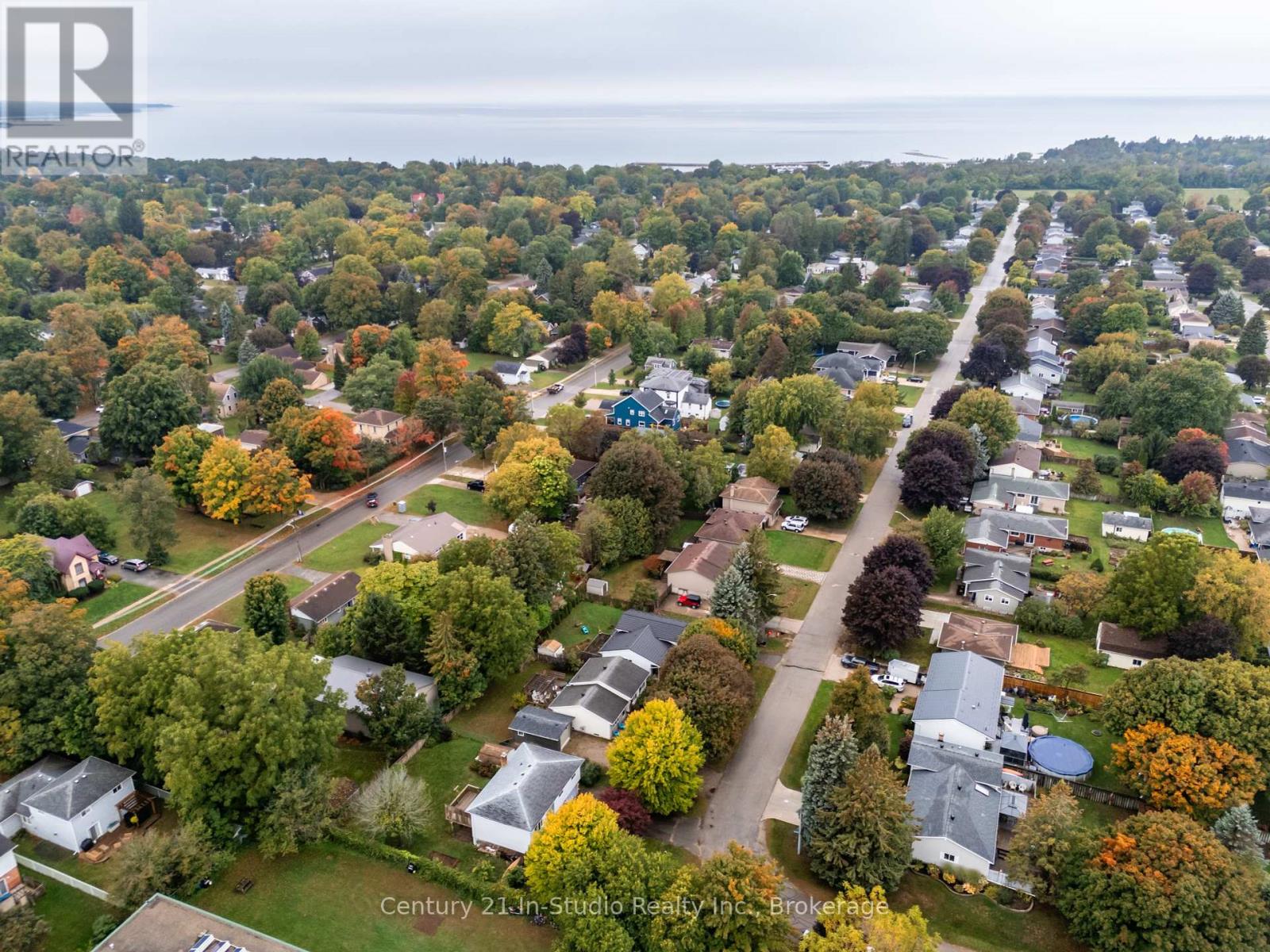 526 Crawford Street, Saugeen Shores, Ontario  N0H 2C2 - Photo 34 - X12426573