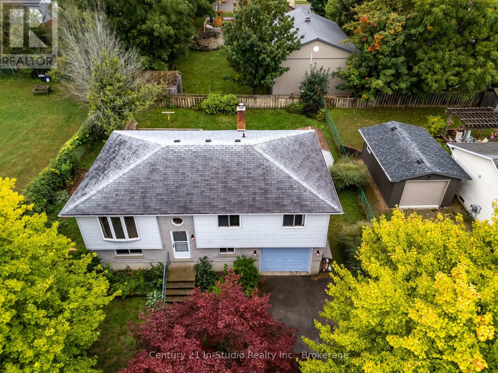 526 Crawford Street, Saugeen Shores, Ontario  N0H 2C2 - Photo 6 - X12426573