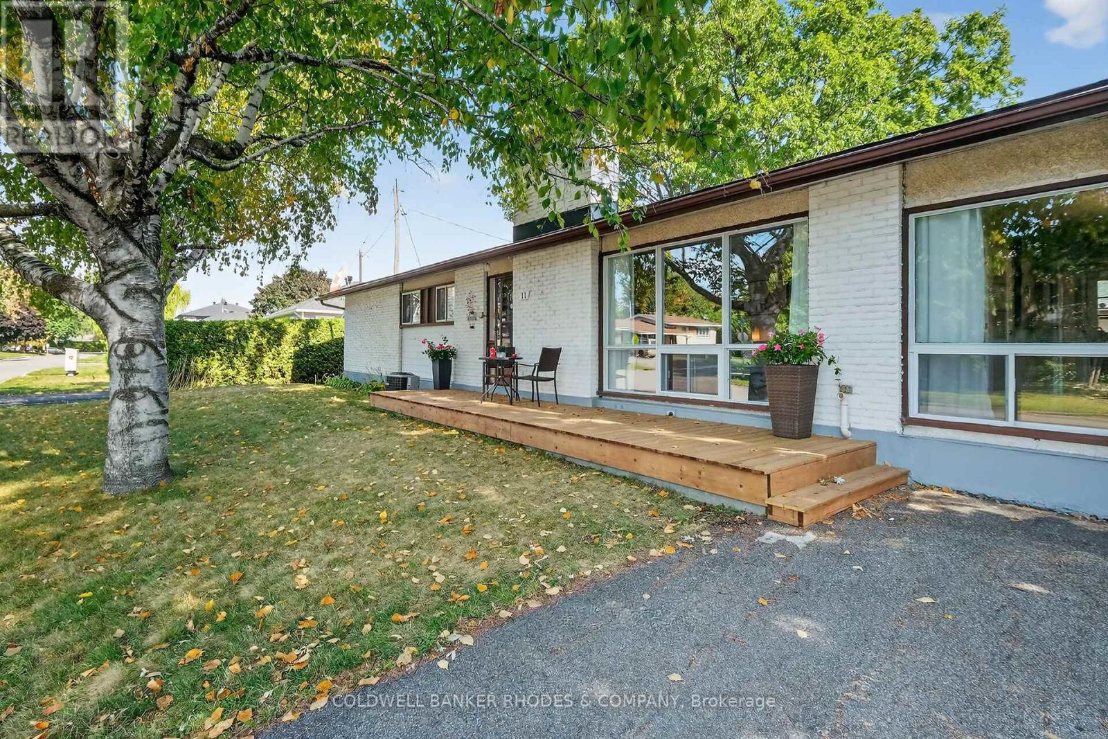 11 Willeth Avenue, Ottawa, Ontario  K2E 5C2 - Photo 2 - X12426494