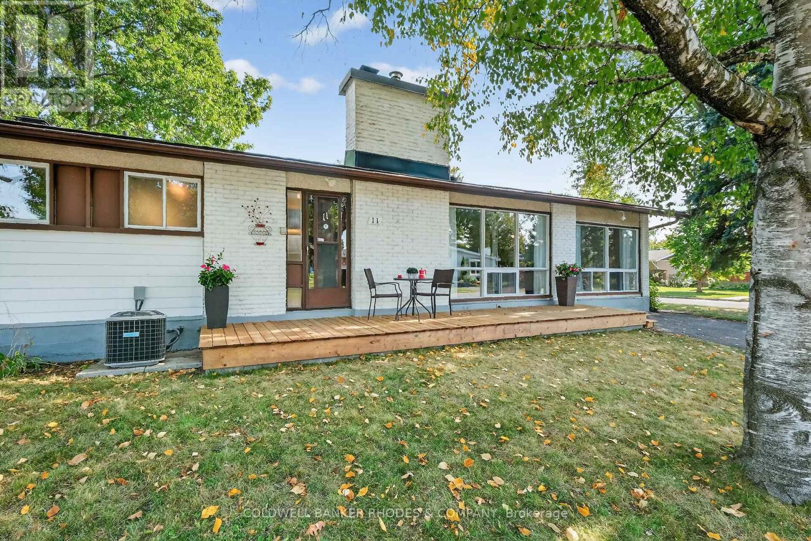 11 Willeth Avenue, Ottawa, Ontario  K2E 5C2 - Photo 3 - X12426494